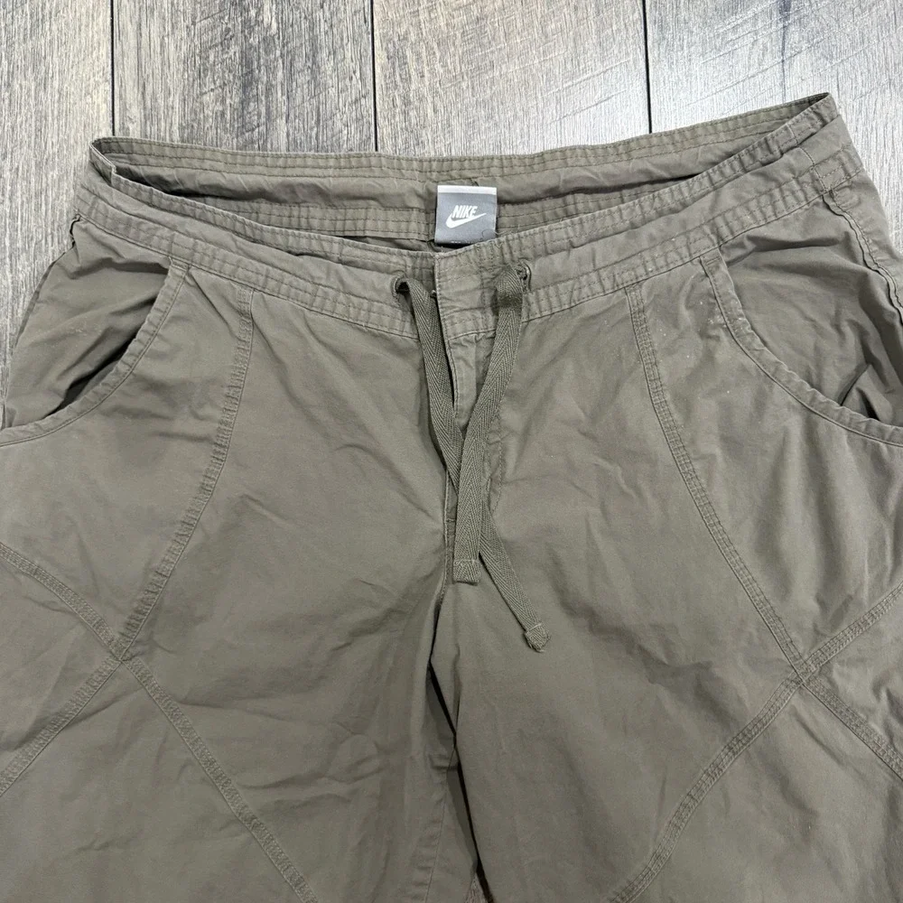 Vintage Nike Sportswear Shorts Womens Medium Green Chino Bermuda Outdoors Hiking - Picture 4 of 10
